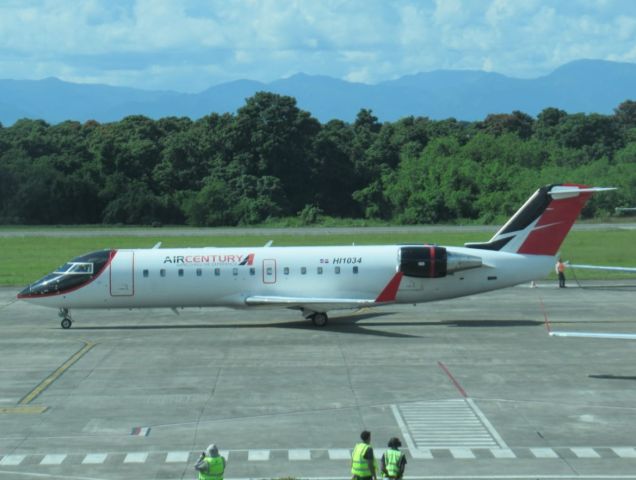 Canadair Regional Jet CRJ-200 (HI1034)