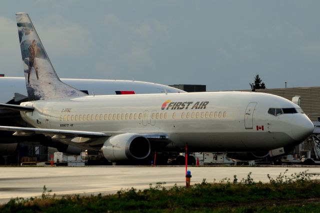 BOEING 737-400 (C-FFNC)