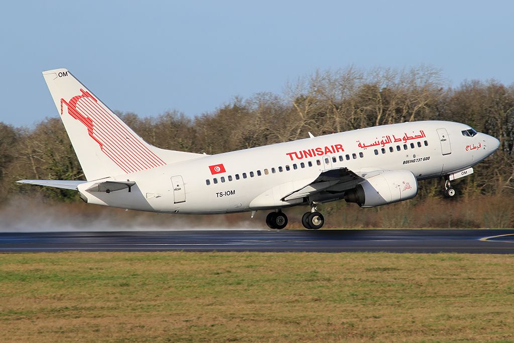 BOEING 737-600 (TS-IOM)