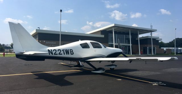 Cessna 350 (N221WB)