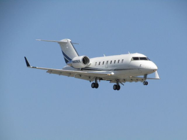 Canadair Challenger (N605CE) - Landing RWY 20R