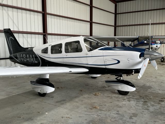 Piper Cherokee (N484AL)