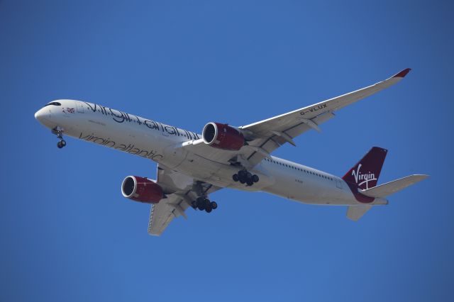 Airbus A350-1000 (G-VLUX)