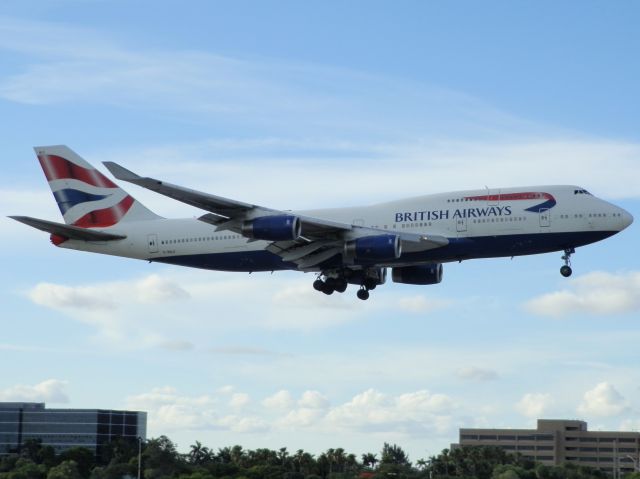 Boeing 747-400 (G-BNLV)