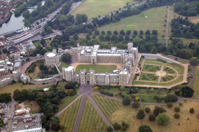 — — - Windsor Castle from BA747 on route to Miami - is it an aviation photo? Well one of the most famous buildings in the world from a 747 should qualify . . .