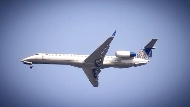 Embraer ERJ-145 (N11193) - The better version of N11193 on final approach for runway 22 at the Wilkes-Barre Scranton International Airport coming in from Washington Dulles. Original shot was posted by mistake so this is the better version.