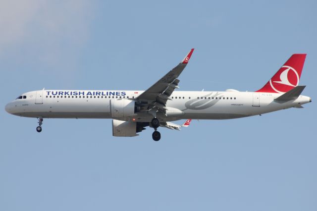 Airbus A321neo (TC-LSO)