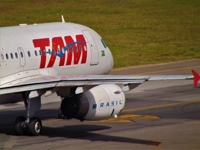 Airbus A319 (PT-TMB) - LATAM Airlines Brasil (TAM) - Brasilbr /Airbus A319-132br /PT-TMB   cn 4163br /Aeroporto de Congonhas - SP - Brasil (SBSP / CGH)br /Date: February, 12 2017br /Photo: Marcos Pereirabr /Comments: Delivered to TAM Feb/2010 e to LATAM May/2016br /Instagram: @map1982  @map_spotter  @aeroportodepousoalegre