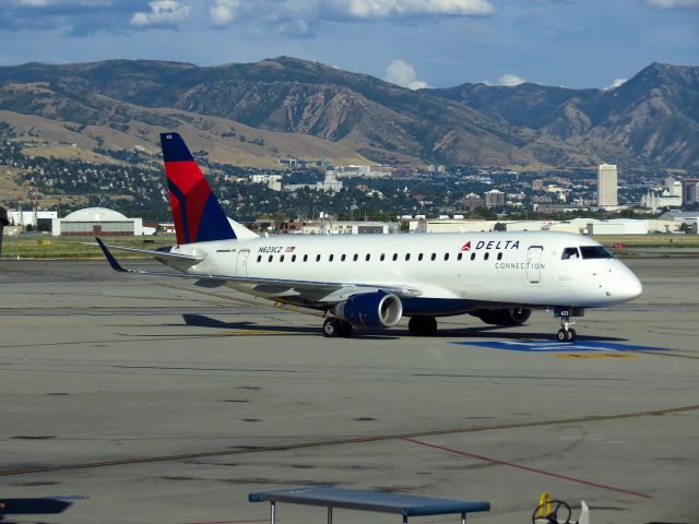 Embraer 170/175 (N623CZ)