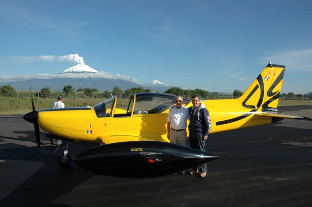 SIAI-MARCHETTI Warrior (XB-SIA) - SIAI MARCHETI SF 260 XB-SIA SERIAL NR.125 TTSN 800 HRS  THE SF260 - STELLIO FRATTI´S - FLYING FERRARI.  CLOSE TO MMPB - THE VULCANO IS THE POPOCATEPETL 17,500 FEET- IN AZTEC - MOUNTAIN THAT SMOKES - IN THE STATE OF PUEBLA, MEXICO.  COME AND VISIT MEXICO.  A GREAT COUNTRY TO FLY IN.