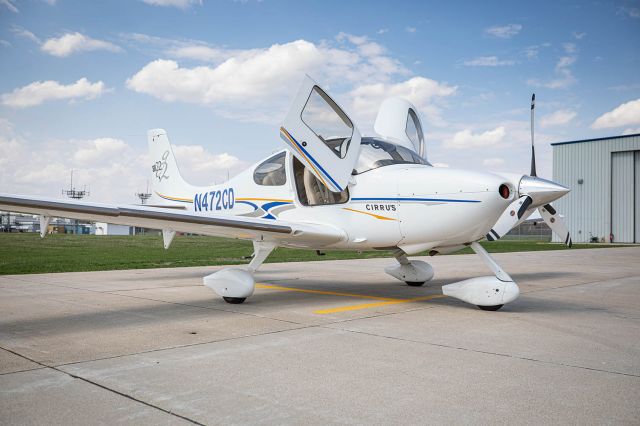 Cirrus SR-22 (N472CD)