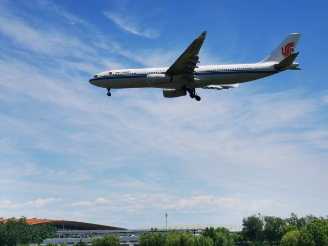 Airbus A330-300 (B-5947)