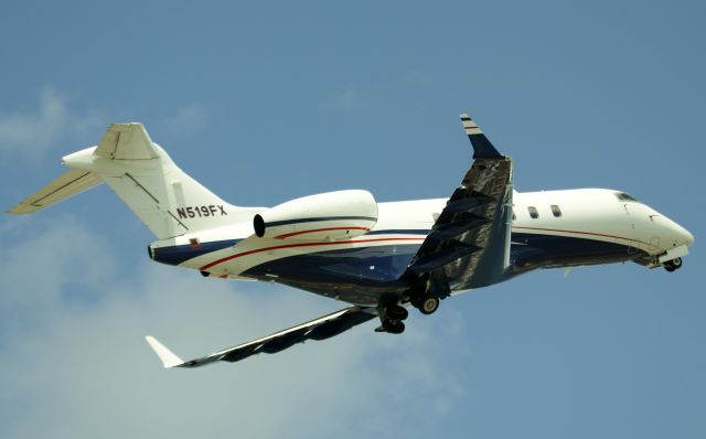 Bombardier Challenger 300 (N519FX)