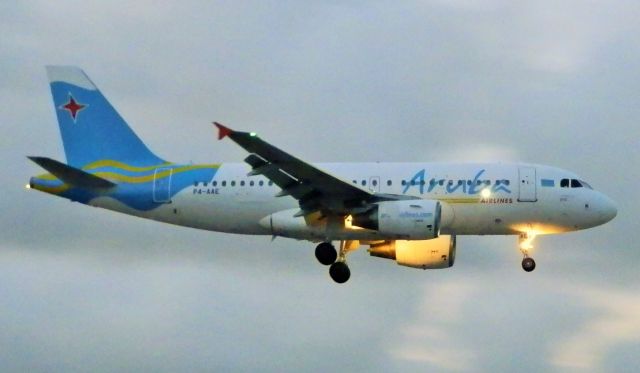 Airbus A319 (P4-AAE)