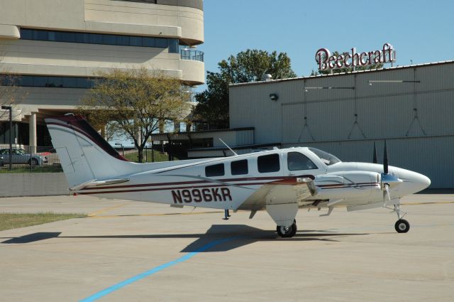 Beechcraft Baron (58) (N996KR)