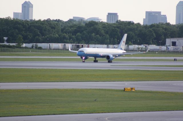 Boeing 757-200 (N90003) - VP Mike Pence Taking Off John Glenn International (KCMH).