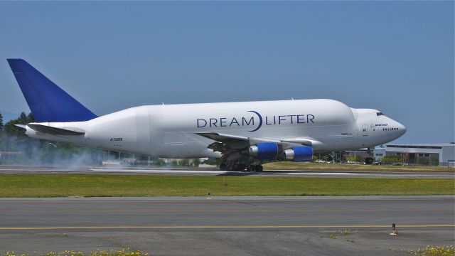 Boeing 747-400 (N718BA) - GTI4351 from KCHS touches down on runway 34L on 7/25/12. (LN:932 / cn 27042).