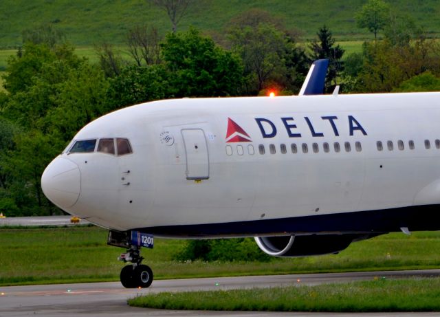 BOEING 767-300 (N1201P) - Delta B767 taxiing to the runway with a beacon shot - Im also on Instagram: @zuerichplanes