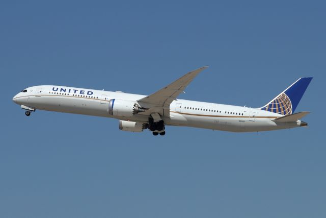 BOEING 787-10 Dreamliner (N91007) - 23/02/2022: nThe daily flight to newark (EWR), after T/O from runway 26.
