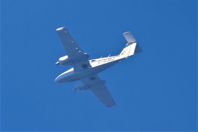 Piper PA-44 Seminole (C-GJBJ) - C-GJBJ Piper Seminole PA-44-180 Montreal Flying Club Inc. survolant le fleuve St-Laurent QC. à Lavaltrie le 24-10-2022 à 16:22