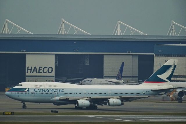Boeing 747-400 (B-HUJ)