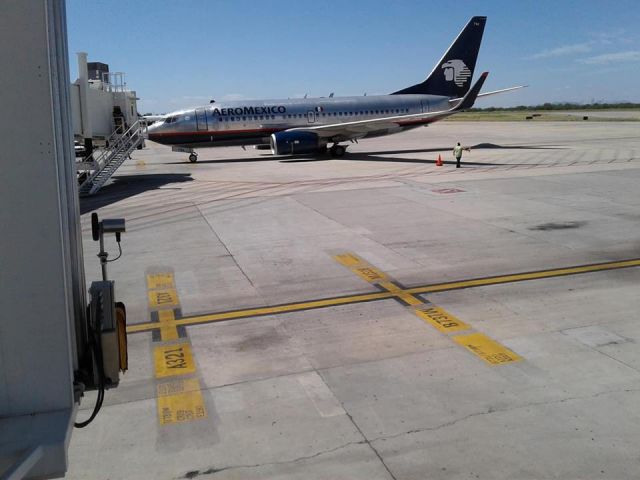 Boeing 737-700 (N784XA)