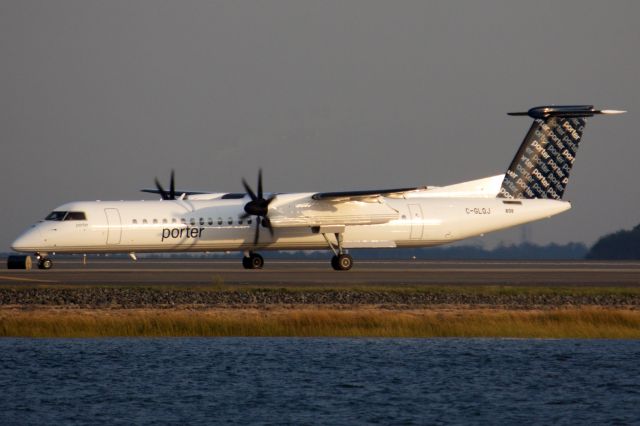 de Havilland Dash 8-400 (C-GLOJ)