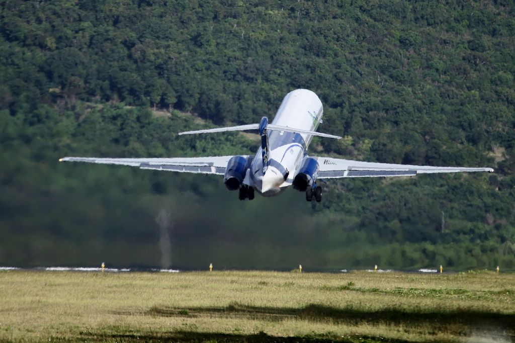 McDonnell Douglas MD-83 (N120MN)