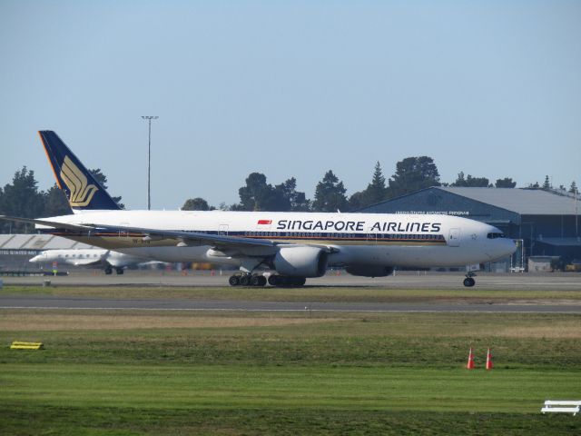 Boeing 777-200 (9V-SVG)