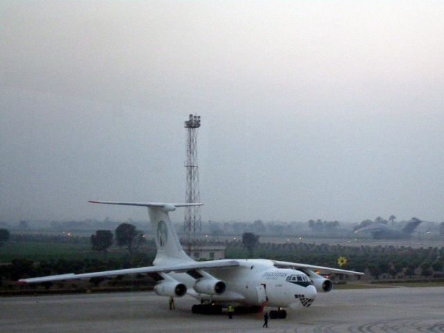 Ilyushin Il-76 (UR-BKS)