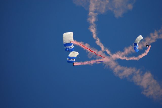 — — - USAFA Parachute Team jumping for Family Weekend 2009