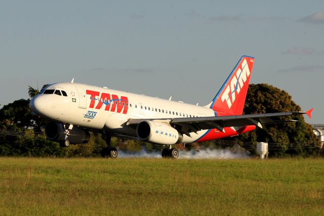 Airbus A319 (PT-TMA)