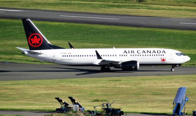 Boeing 737 MAX 8 (C-FSDQ)