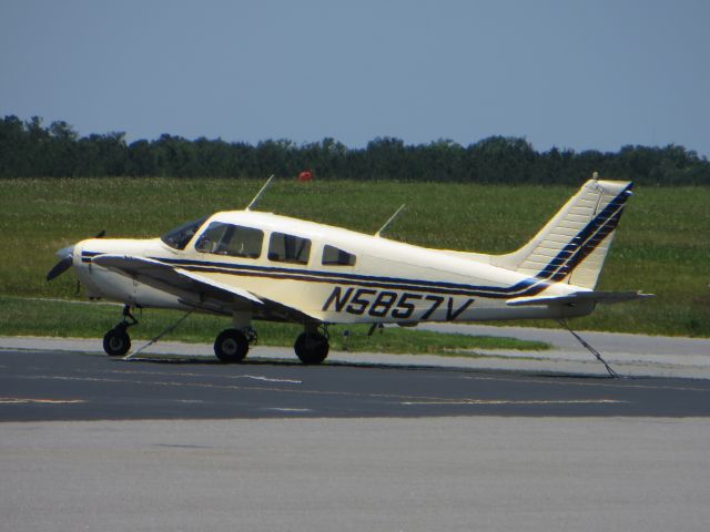 Piper Cherokee (N5857V)