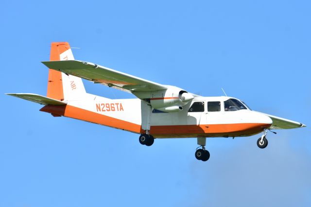 ROMAERO Islander (N296TA)