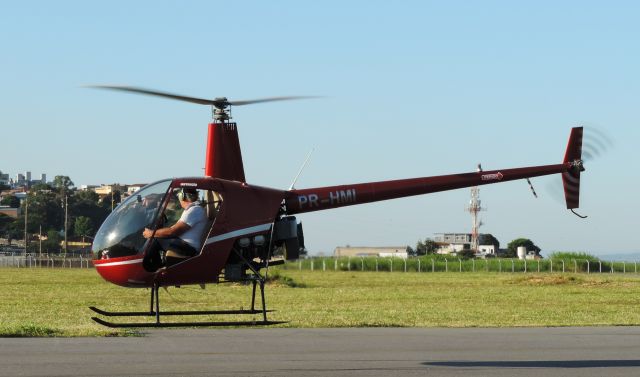 Robinson R-22 (PR-HMI)