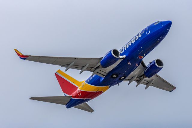 Boeing 737-700 (N237WN) - A Southwest Airlines 737-700 taking off from PHX on 3/11/23. Taken with a Canon R7 and Canon 100-400 EF L II lens.