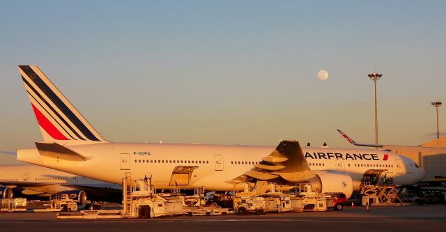 Boeing 777-200 (F-GSPA) - Moonrise over the Volpe IAB @ KBOS Logan and the AF T7 !