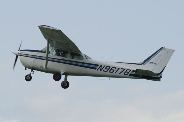 Cessna Skylane (N96718) - Seen at KFDK on 5/7/2011.