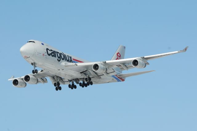 Boeing 747-400 (LX-UCV)