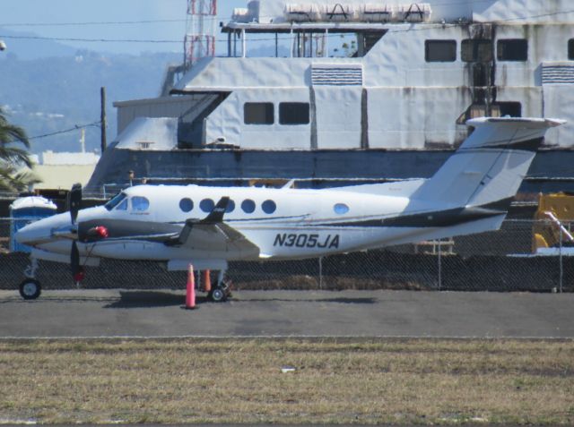 Beechcraft Super King Air 200 (N305JA)