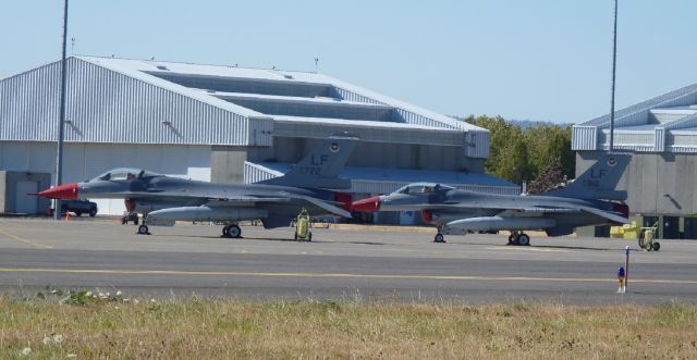 Lockheed F-16 Fighting Falcon (N93722)