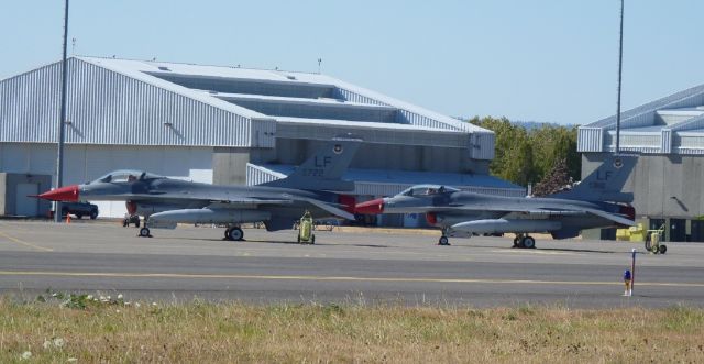 Lockheed F-16 Fighting Falcon (N93722)