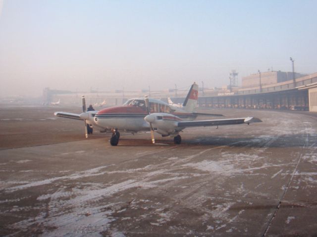 Piper Aztec — - Tempelhof jan 1 , minus 27 degrees Celsius