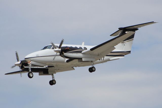 Beechcraft Super King Air 200 (N568TT)