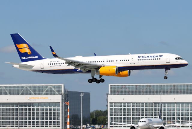 Boeing 757-200 (TF-ISJ)