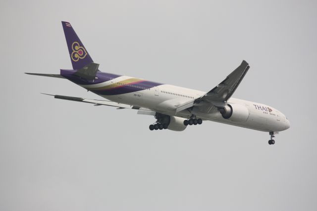 BOEING 777-300 (HS-TKJ)