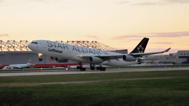 Airbus A340-300 (D-AIGV)