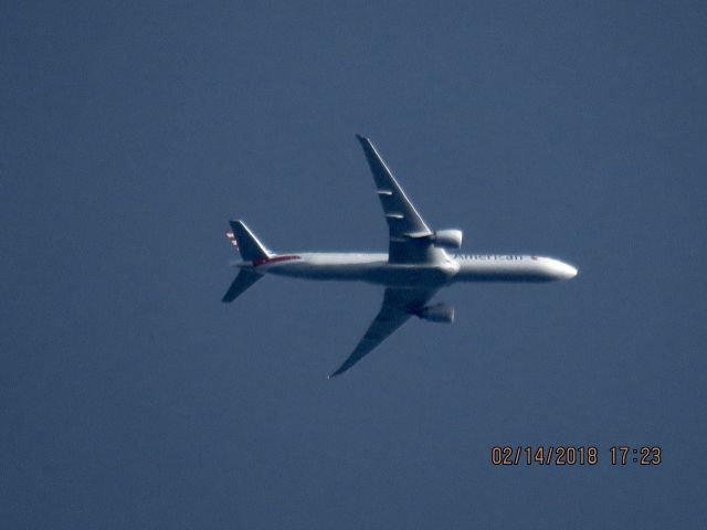 BOEING 777-300ER (N733AR)