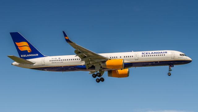 Boeing 757-200 (TF-ISL)